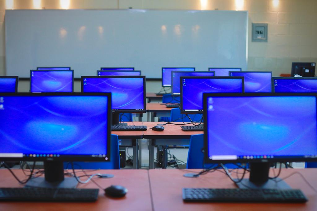 Gobierno alista proyecto que entregará 1.2 millones de computadoras a estudiantes y maestros gobierno-alista-proyecto-que-entregara-12-millones-de-computadoras-a-estudiantes-y-maestros